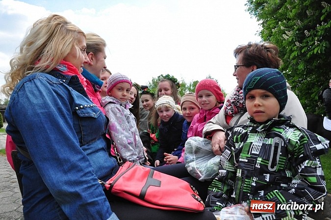 Zdjęcie w galerii na portalu naszraciborz.pl: W Pogrzebieniu 136. raz szli w procesji na św. Floriana. Prosili o ochronę przed gradem wiadomości z regionu