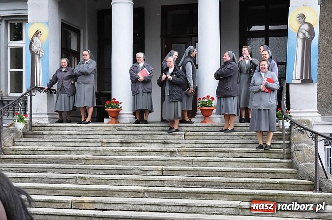 Zdjęcie w galerii na portalu naszraciborz.pl: W Pogrzebieniu 136. raz szli w procesji na św. Floriana. Prosili o ochronę przed gradem wiadomości z regionu