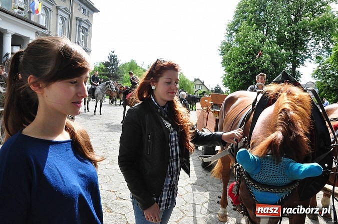 Zdjęcie w galerii na portalu naszraciborz.pl: W Pogrzebieniu 136. raz szli w procesji na św. Floriana. Prosili o ochronę przed gradem wiadomości z regionu