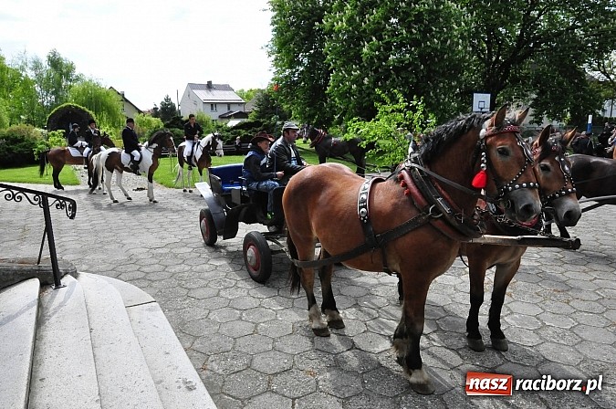 Zdjęcie w galerii na portalu naszraciborz.pl: W Pogrzebieniu 136. raz szli w procesji na św. Floriana. Prosili o ochronę przed gradem wiadomości z regionu