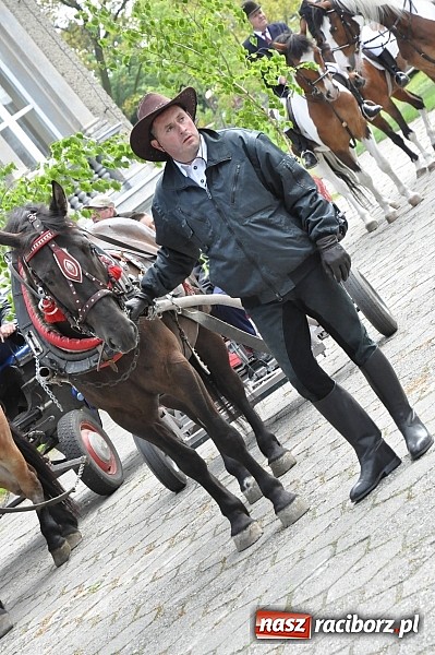 Zdjęcie w galerii na portalu naszraciborz.pl: W Pogrzebieniu 136. raz szli w procesji na św. Floriana. Prosili o ochronę przed gradem wiadomości z regionu