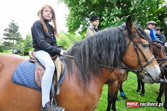 Zdjęcie w galerii na portalu naszraciborz.pl: W Pogrzebieniu 136. raz szli w procesji na św. Floriana. Prosili o ochronę przed gradem wiadomości z regionu