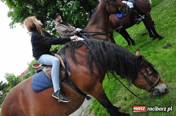 Zdjęcie w galerii na portalu naszraciborz.pl: W Pogrzebieniu 136. raz szli w procesji na św. Floriana. Prosili o ochronę przed gradem wiadomości z regionu