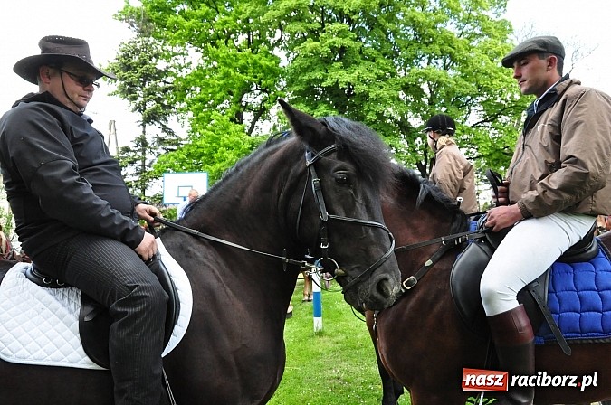 Zdjęcie w galerii na portalu naszraciborz.pl: W Pogrzebieniu 136. raz szli w procesji na św. Floriana. Prosili o ochronę przed gradem wiadomości z regionu