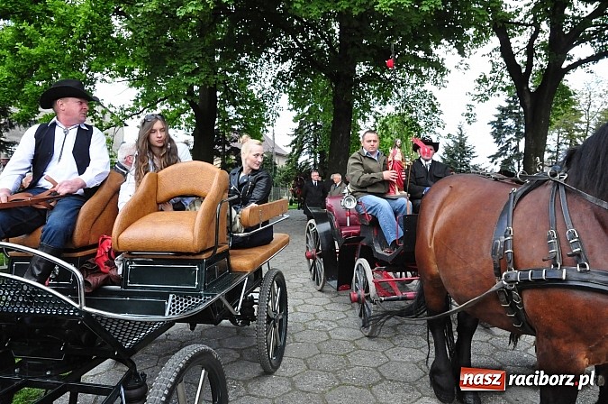Zdjęcie w galerii na portalu naszraciborz.pl: W Pogrzebieniu 136. raz szli w procesji na św. Floriana. Prosili o ochronę przed gradem wiadomości z regionu