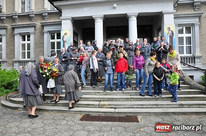 Zdjęcie w galerii na portalu naszraciborz.pl: W Pogrzebieniu 136. raz szli w procesji na św. Floriana. Prosili o ochronę przed gradem wiadomości z regionu