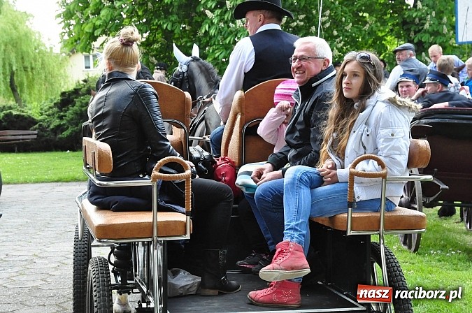 Zdjęcie w galerii na portalu naszraciborz.pl: W Pogrzebieniu 136. raz szli w procesji na św. Floriana. Prosili o ochronę przed gradem wiadomości z regionu