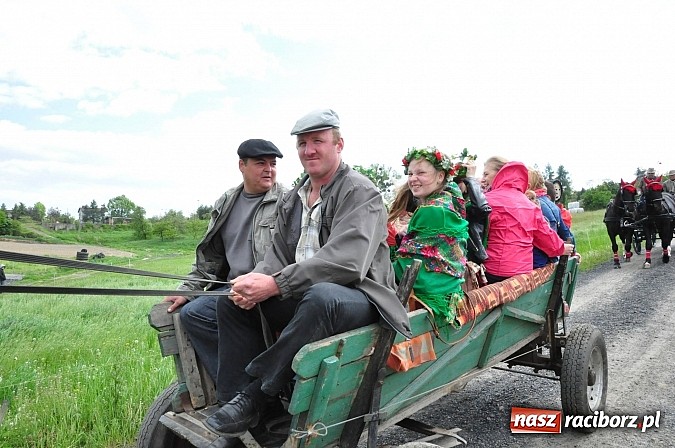 Zdjęcie w galerii na portalu naszraciborz.pl: W Pogrzebieniu 136. raz szli w procesji na św. Floriana. Prosili o ochronę przed gradem wiadomości z regionu