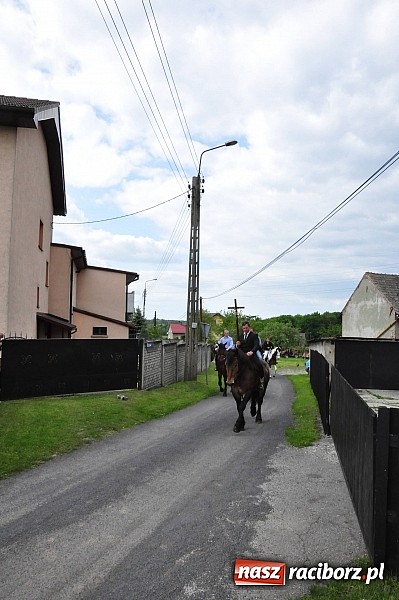 Zdjęcie w galerii na portalu naszraciborz.pl: W Pogrzebieniu 136. raz szli w procesji na św. Floriana. Prosili o ochronę przed gradem wiadomości z regionu