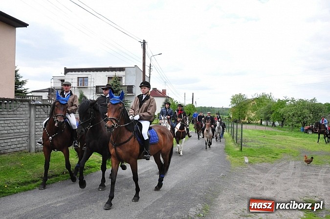Zdjęcie w galerii na portalu naszraciborz.pl: W Pogrzebieniu 136. raz szli w procesji na św. Floriana. Prosili o ochronę przed gradem wiadomości z regionu