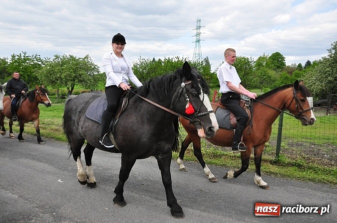 Zdjęcie w galerii na portalu naszraciborz.pl: W Pogrzebieniu 136. raz szli w procesji na św. Floriana. Prosili o ochronę przed gradem wiadomości z regionu
