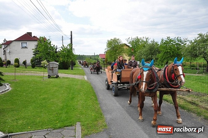 Zdjęcie w galerii na portalu naszraciborz.pl: W Pogrzebieniu 136. raz szli w procesji na św. Floriana. Prosili o ochronę przed gradem wiadomości z regionu