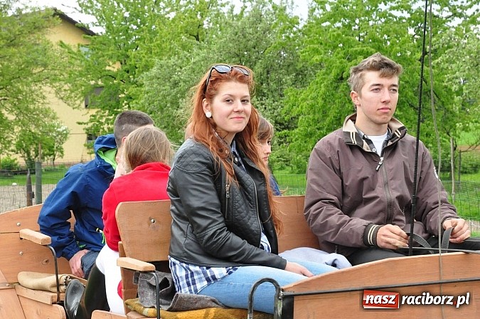 Zdjęcie w galerii na portalu naszraciborz.pl: W Pogrzebieniu 136. raz szli w procesji na św. Floriana. Prosili o ochronę przed gradem wiadomości z regionu