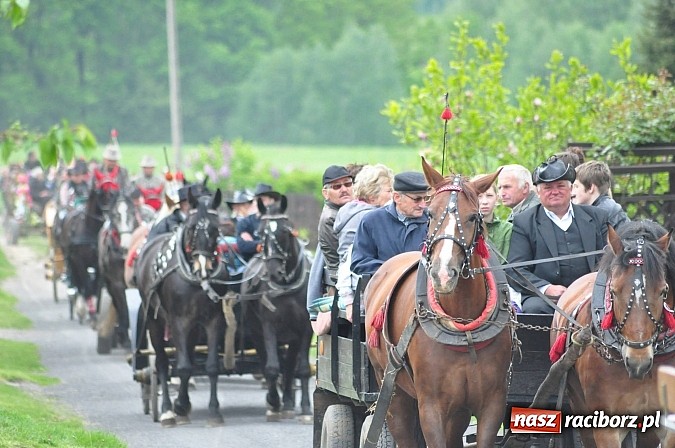 Zdjęcie w galerii na portalu naszraciborz.pl: W Pogrzebieniu 136. raz szli w procesji na św. Floriana. Prosili o ochronę przed gradem wiadomości z regionu