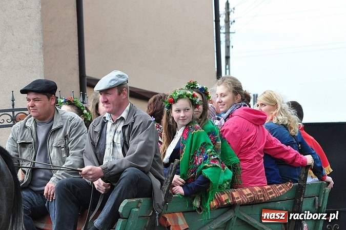 Zdjęcie w galerii na portalu naszraciborz.pl: W Pogrzebieniu 136. raz szli w procesji na św. Floriana. Prosili o ochronę przed gradem wiadomości z regionu
