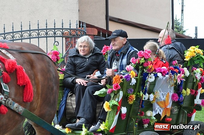 Zdjęcie w galerii na portalu naszraciborz.pl: W Pogrzebieniu 136. raz szli w procesji na św. Floriana. Prosili o ochronę przed gradem wiadomości z regionu