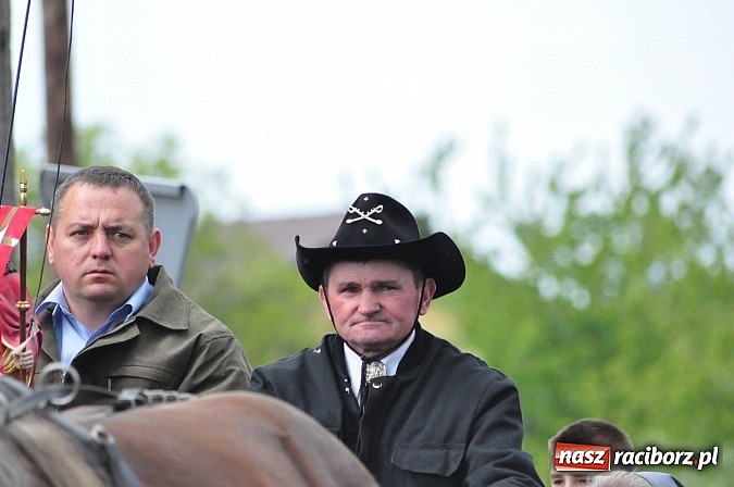 Zdjęcie w galerii na portalu naszraciborz.pl: W Pogrzebieniu 136. raz szli w procesji na św. Floriana. Prosili o ochronę przed gradem wiadomości z regionu