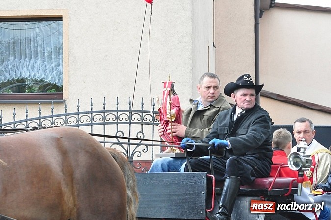 Zdjęcie w galerii na portalu naszraciborz.pl: W Pogrzebieniu 136. raz szli w procesji na św. Floriana. Prosili o ochronę przed gradem wiadomości z regionu