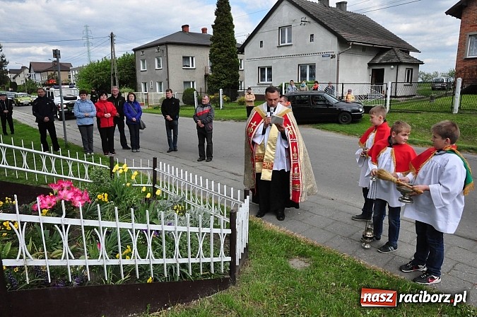 Zdjęcie w galerii na portalu naszraciborz.pl: W Pogrzebieniu 136. raz szli w procesji na św. Floriana. Prosili o ochronę przed gradem wiadomości z regionu