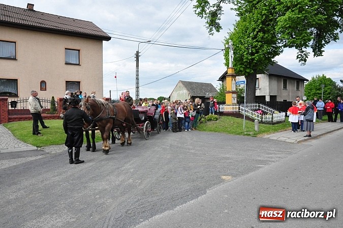 Zdjęcie w galerii na portalu naszraciborz.pl: W Pogrzebieniu 136. raz szli w procesji na św. Floriana. Prosili o ochronę przed gradem wiadomości z regionu