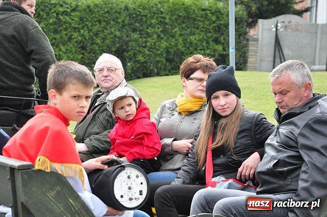Zdjęcie w galerii na portalu naszraciborz.pl: W Pogrzebieniu 136. raz szli w procesji na św. Floriana. Prosili o ochronę przed gradem wiadomości z regionu
