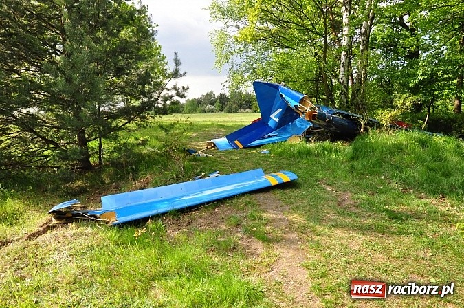 Zdjęcie w galerii na portalu naszraciborz.pl: Szybowiec z Rybnika rozbił się w Szymocicach. Pilot przeżył. Sam przyszedł na policję wiadomości z regionu