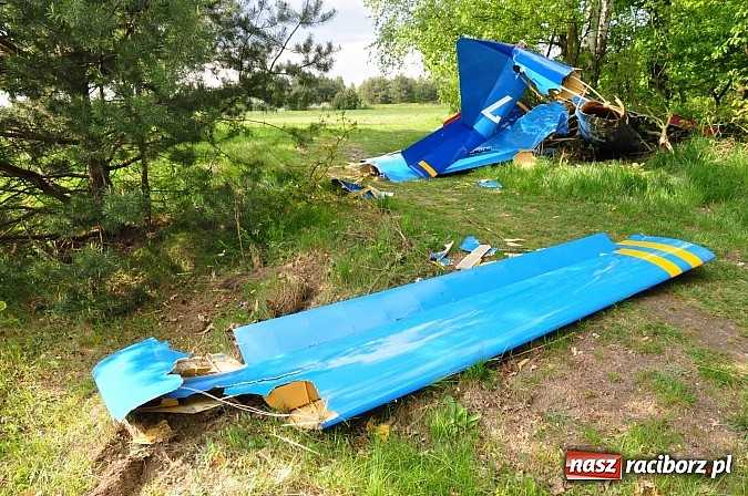 Zdjęcie w galerii na portalu naszraciborz.pl: Szybowiec z Rybnika rozbił się w Szymocicach. Pilot przeżył. Sam przyszedł na policję wiadomości z regionu