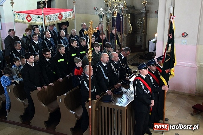 Zdjęcie w galerii na portalu naszraciborz.pl: Parafianie ze strażakami szli do św. Floriana wiadomości z regionu