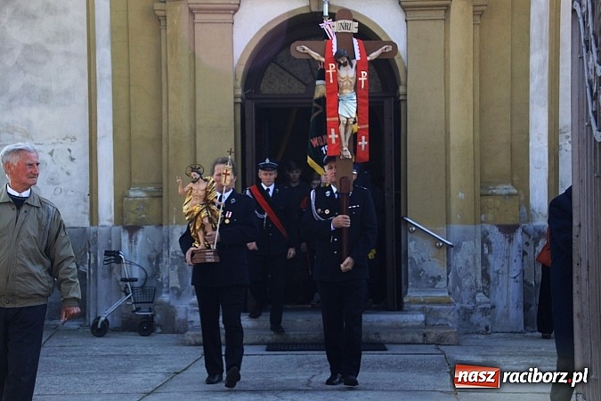 Zdjęcie w galerii na portalu naszraciborz.pl: Parafianie ze strażakami szli do św. Floriana wiadomości z regionu