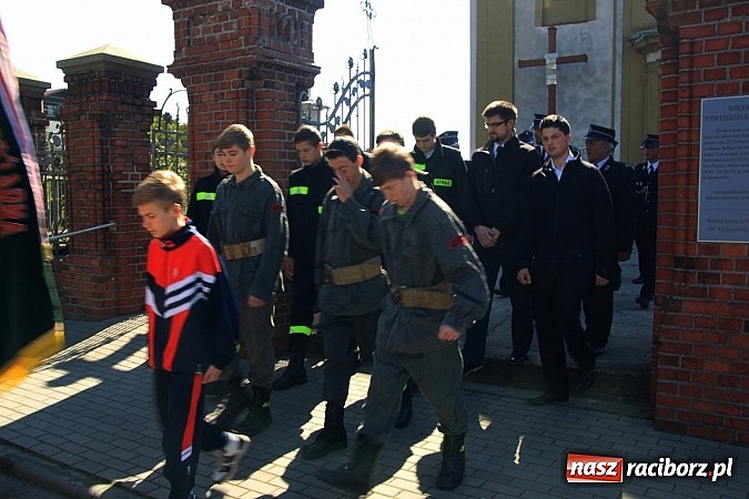 Zdjęcie w galerii na portalu naszraciborz.pl: Parafianie ze strażakami szli do św. Floriana wiadomości z regionu