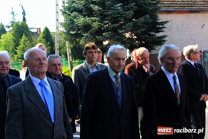 Zdjęcie w galerii na portalu naszraciborz.pl: Parafianie ze strażakami szli do św. Floriana wiadomości z regionu