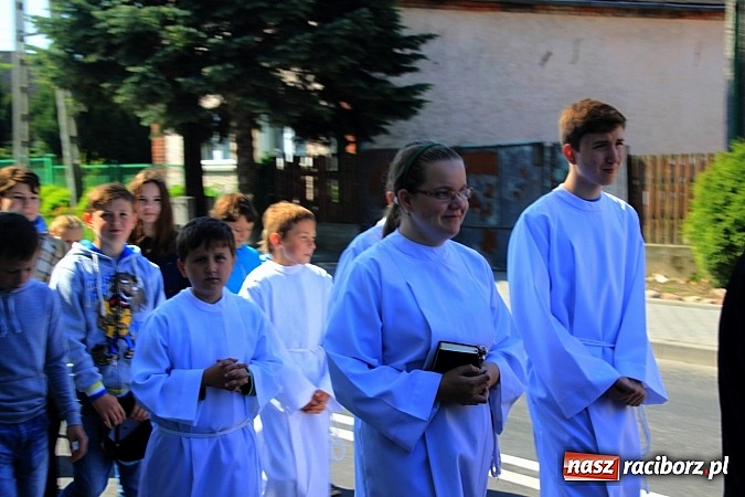 Zdjęcie w galerii na portalu naszraciborz.pl: Parafianie ze strażakami szli do św. Floriana wiadomości z regionu