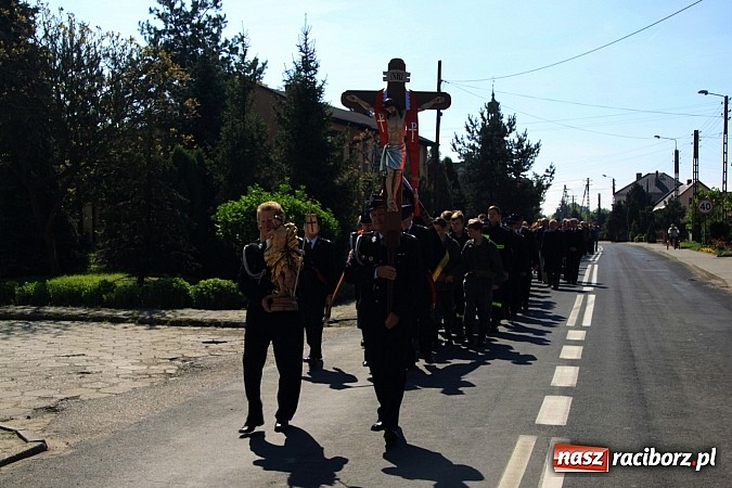 Zdjęcie w galerii na portalu naszraciborz.pl: Parafianie ze strażakami szli do św. Floriana wiadomości z regionu