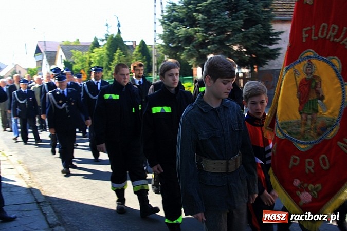 Zdjęcie w galerii na portalu naszraciborz.pl: Parafianie ze strażakami szli do św. Floriana wiadomości z regionu