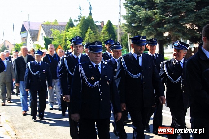 Zdjęcie w galerii na portalu naszraciborz.pl: Parafianie ze strażakami szli do św. Floriana wiadomości z regionu