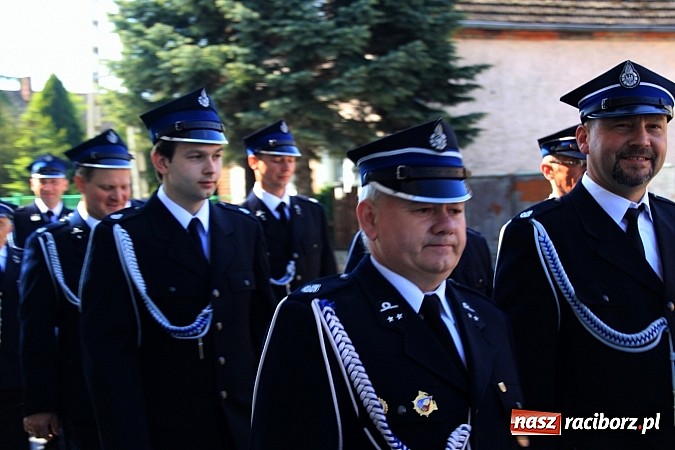 Zdjęcie w galerii na portalu naszraciborz.pl: Parafianie ze strażakami szli do św. Floriana wiadomości z regionu
