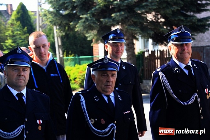 Zdjęcie w galerii na portalu naszraciborz.pl: Parafianie ze strażakami szli do św. Floriana wiadomości z regionu