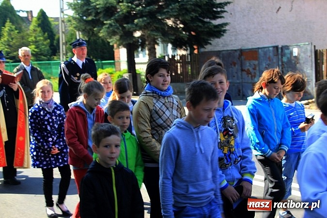 Zdjęcie w galerii na portalu naszraciborz.pl: Parafianie ze strażakami szli do św. Floriana wiadomości z regionu