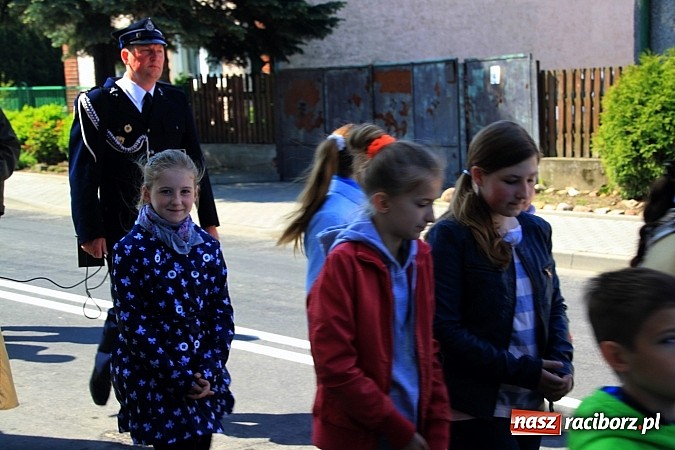 Zdjęcie w galerii na portalu naszraciborz.pl: Parafianie ze strażakami szli do św. Floriana wiadomości z regionu