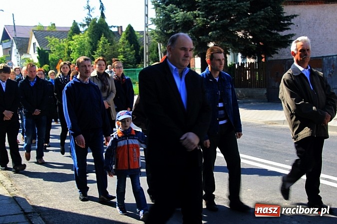 Zdjęcie w galerii na portalu naszraciborz.pl: Parafianie ze strażakami szli do św. Floriana wiadomości z regionu