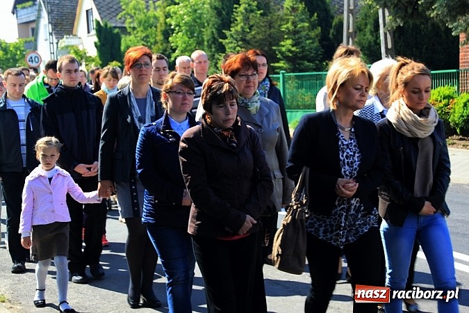 Zdjęcie w galerii na portalu naszraciborz.pl: Parafianie ze strażakami szli do św. Floriana wiadomości z regionu