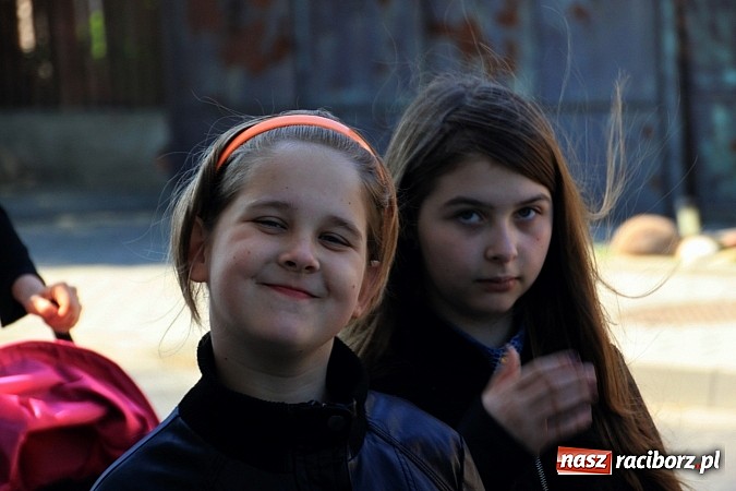 Zdjęcie w galerii na portalu naszraciborz.pl: Parafianie ze strażakami szli do św. Floriana wiadomości z regionu