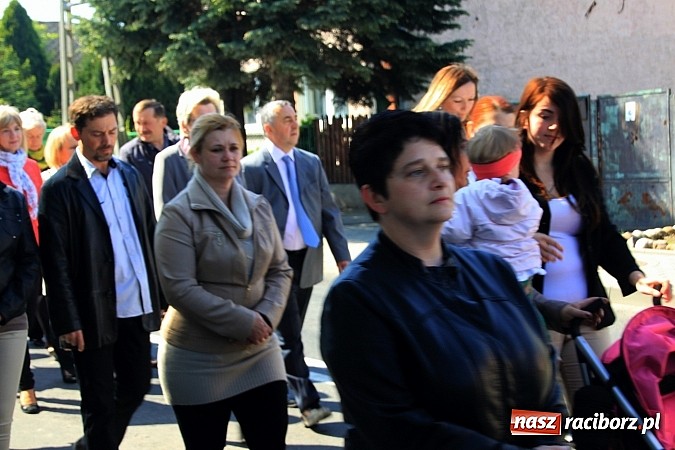 Zdjęcie w galerii na portalu naszraciborz.pl: Parafianie ze strażakami szli do św. Floriana wiadomości z regionu