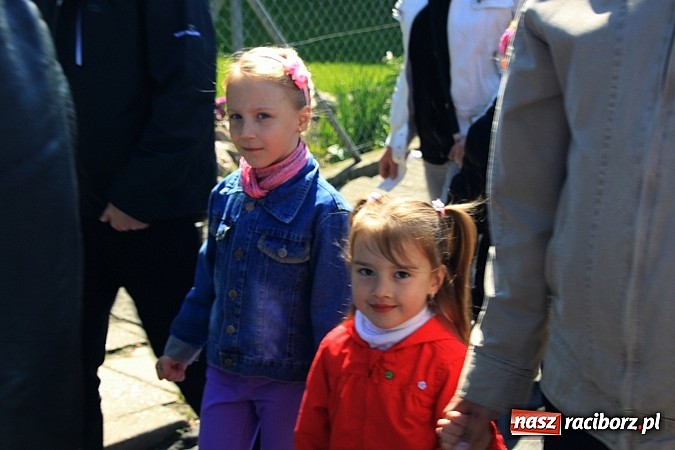 Zdjęcie w galerii na portalu naszraciborz.pl: Parafianie ze strażakami szli do św. Floriana wiadomości z regionu