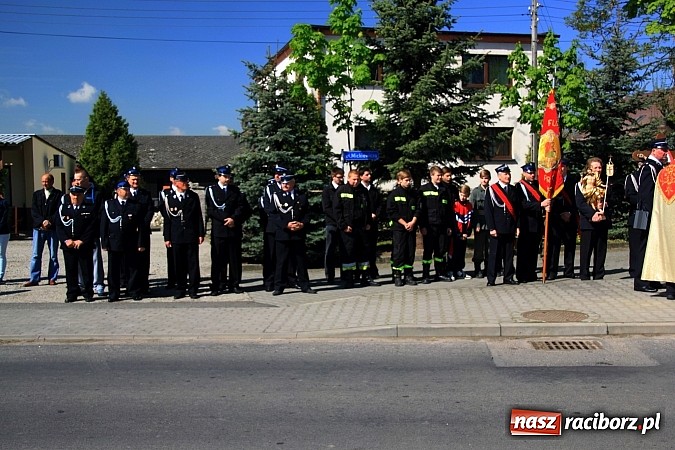 Zdjęcie w galerii na portalu naszraciborz.pl: Parafianie ze strażakami szli do św. Floriana wiadomości z regionu