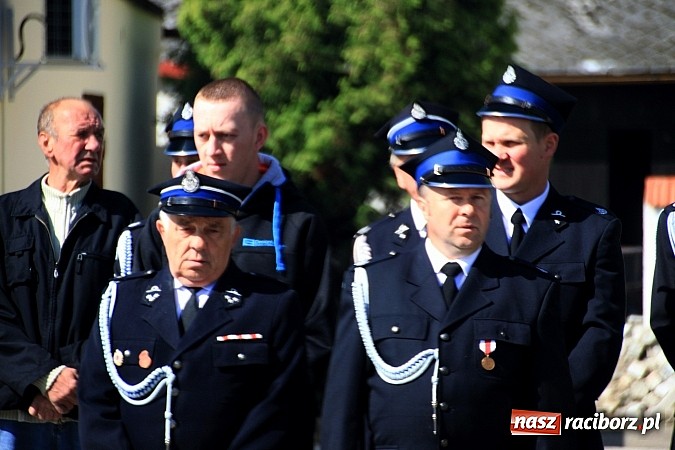 Zdjęcie w galerii na portalu naszraciborz.pl: Parafianie ze strażakami szli do św. Floriana wiadomości z regionu