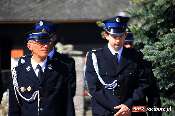 Zdjęcie w galerii na portalu naszraciborz.pl: Parafianie ze strażakami szli do św. Floriana wiadomości z regionu