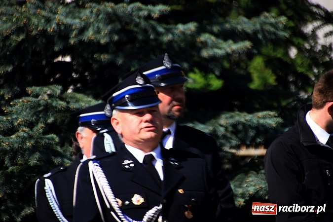 Zdjęcie w galerii na portalu naszraciborz.pl: Parafianie ze strażakami szli do św. Floriana wiadomości z regionu