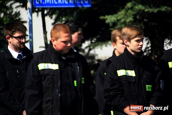 Zdjęcie w galerii na portalu naszraciborz.pl: Parafianie ze strażakami szli do św. Floriana wiadomości z regionu