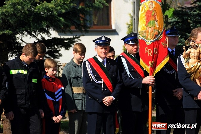 Zdjęcie w galerii na portalu naszraciborz.pl: Parafianie ze strażakami szli do św. Floriana wiadomości z regionu